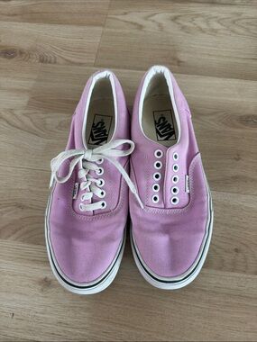 Vans Classic Low-Top Sneakers in Light Pink